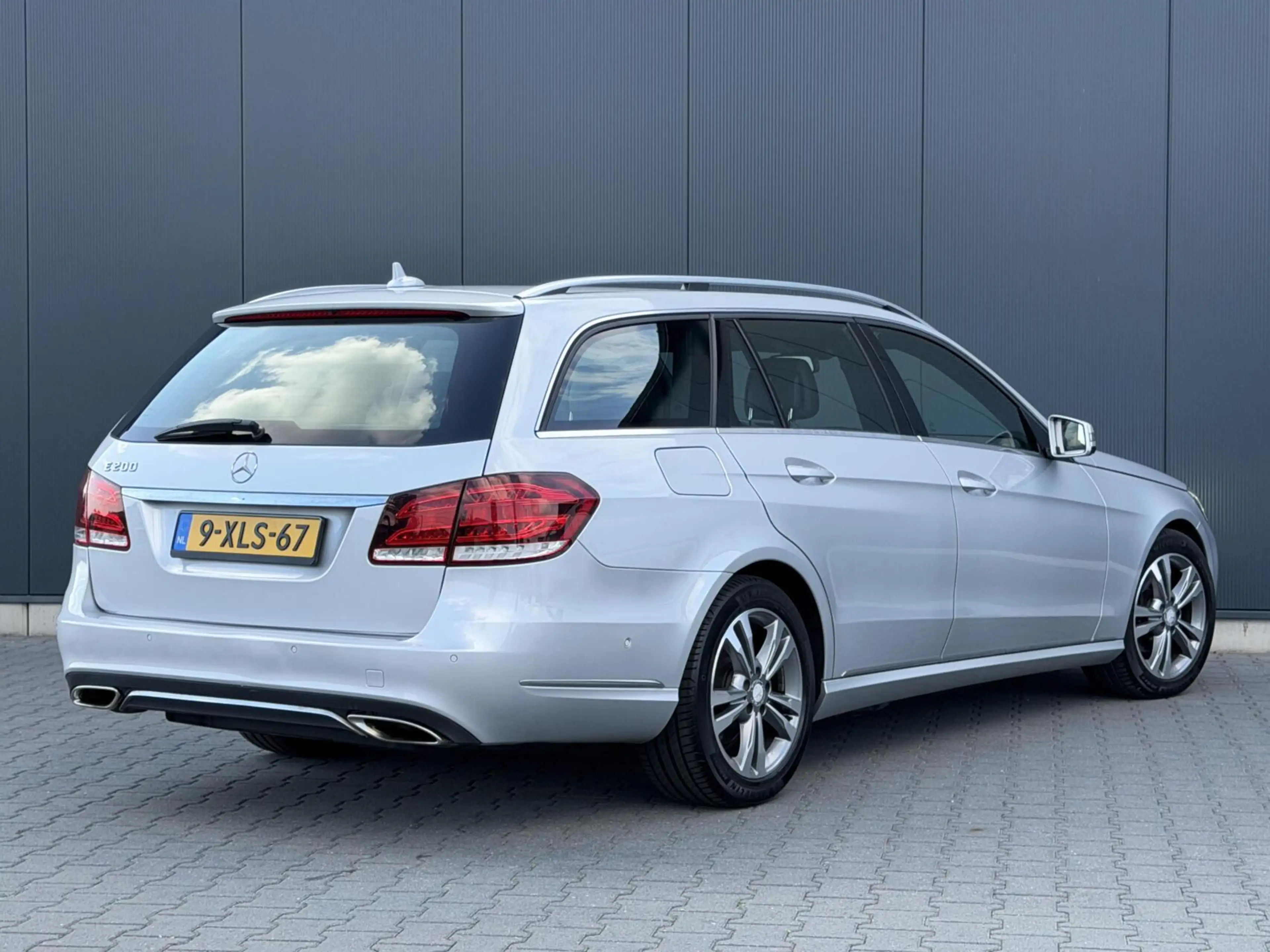 Mercedes-Benz E 200 Estate Avantgarde 2e Eig - Led - Leder - Navi - Tr — photo 4