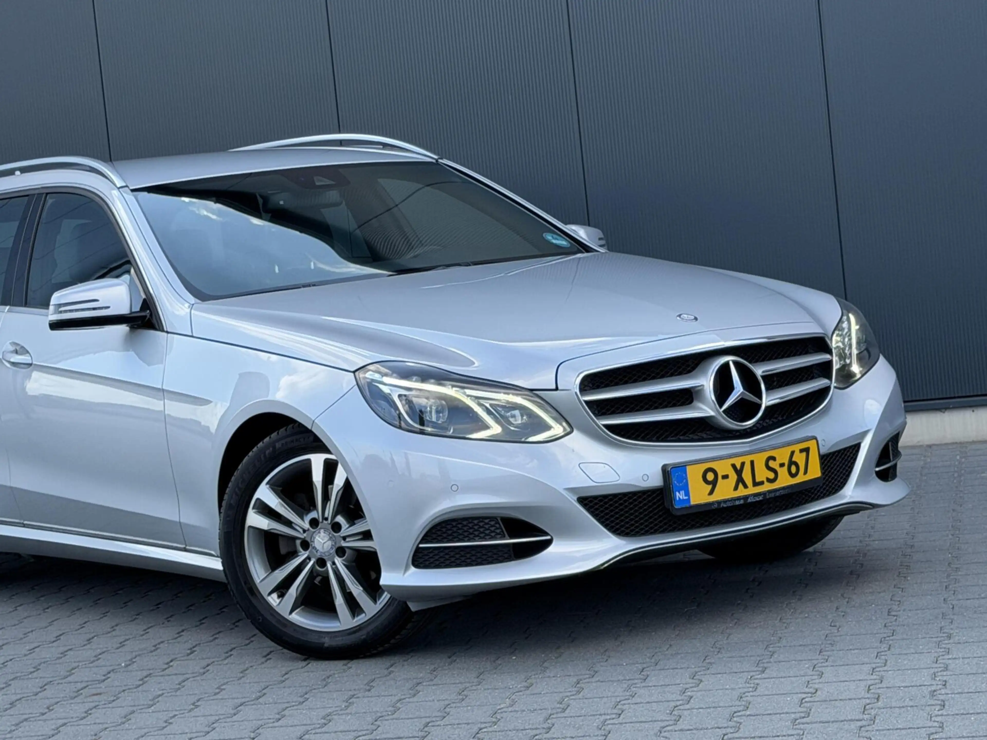 Mercedes-Benz E 200 Estate Avantgarde 2e Eig - Led - Leder - Navi - Tr — photo 11