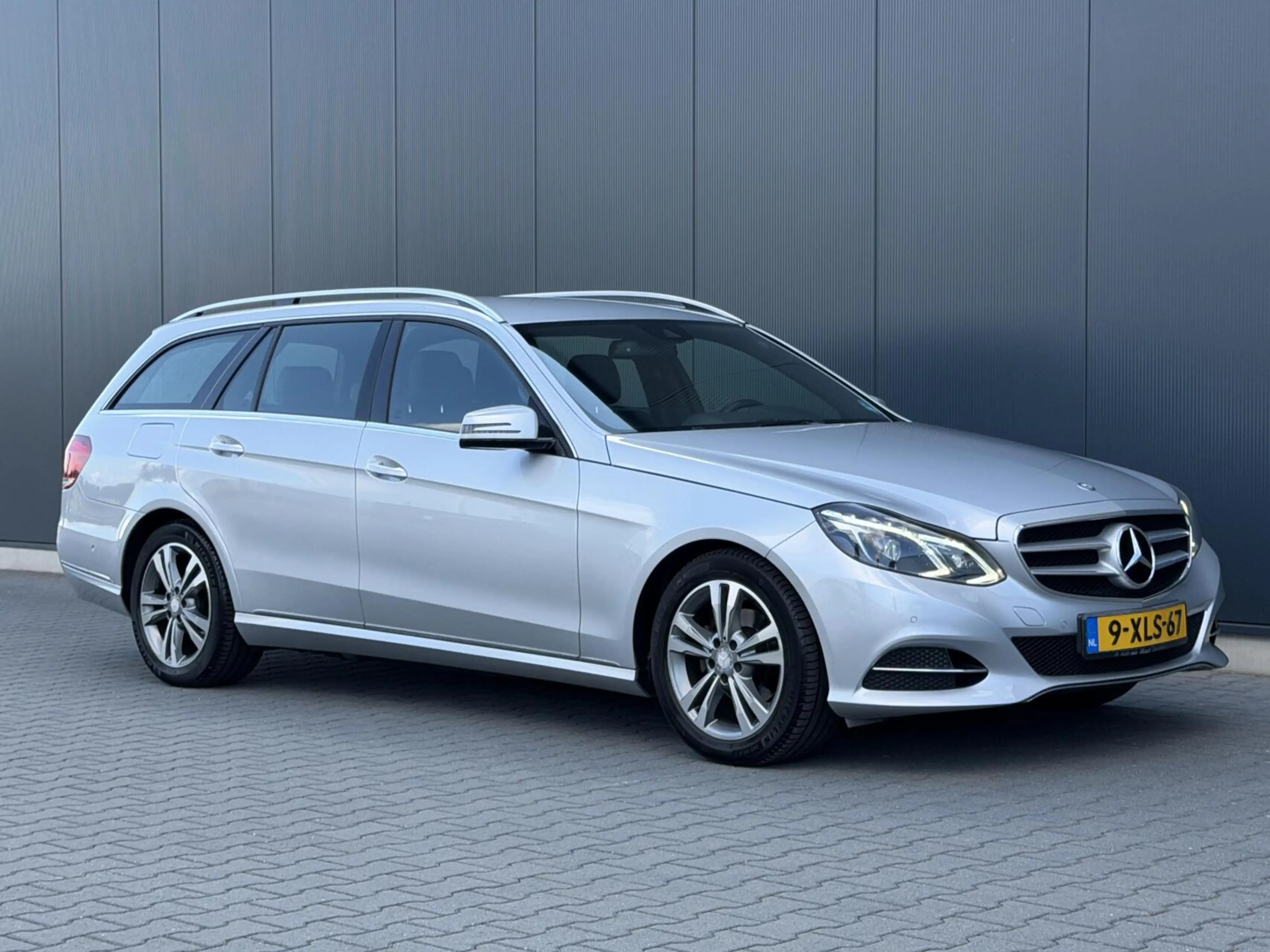 Mercedes-Benz E 200 Estate Avantgarde 2e Eig - Led - Leder - Navi - Tr — photo 9