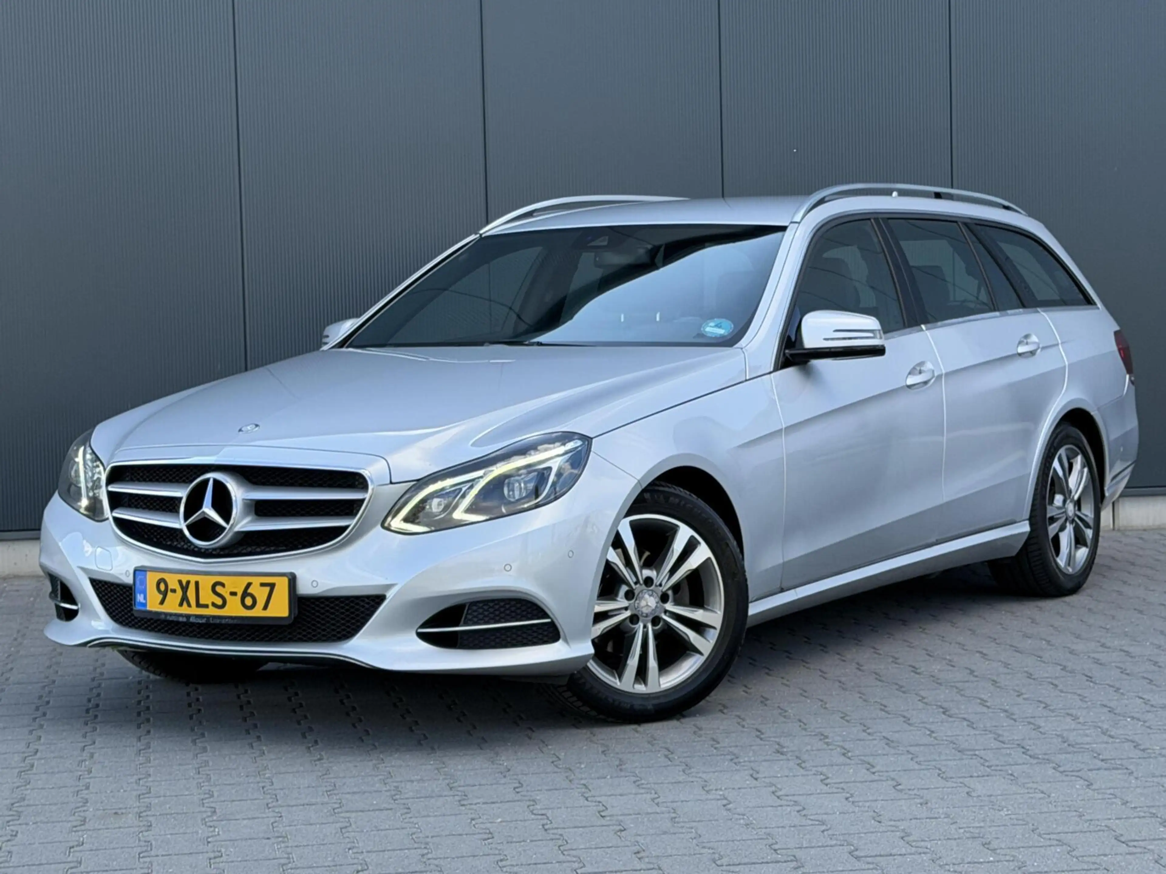 Mercedes-Benz E 200 Estate Avantgarde 2e Eig - Led - Leder - Navi - Tr