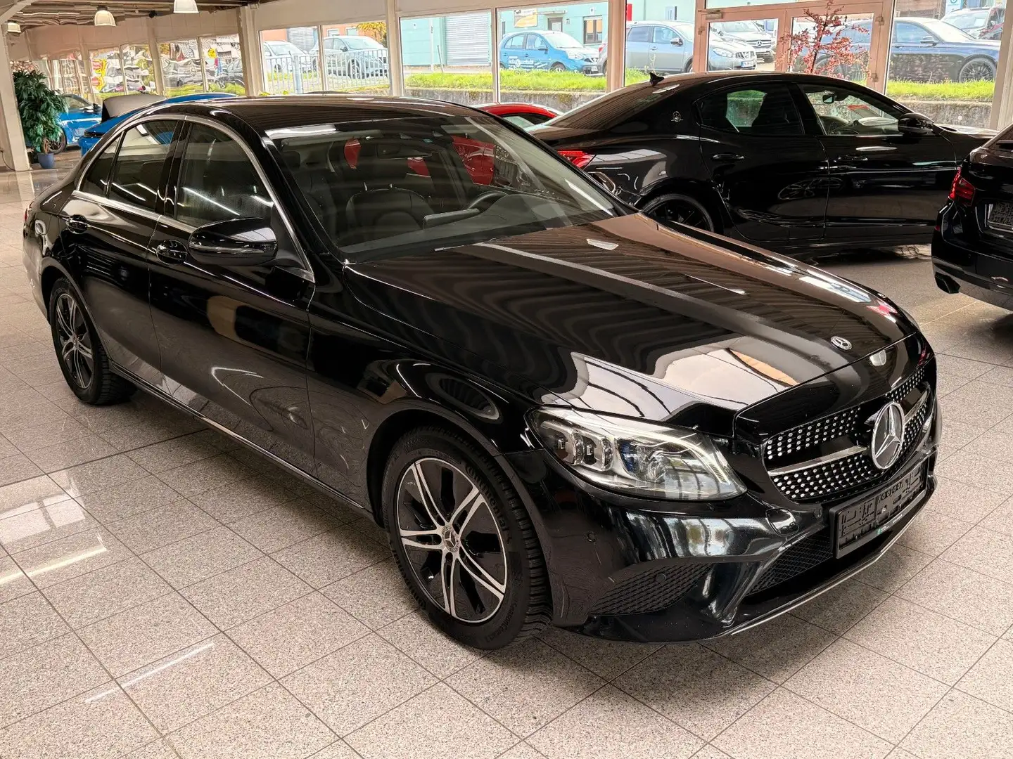 Mercedes-Benz C 200 d AUT--LEDER-NAVI-LED SCHEINWERFER-KLIMAA Schwarz - 1