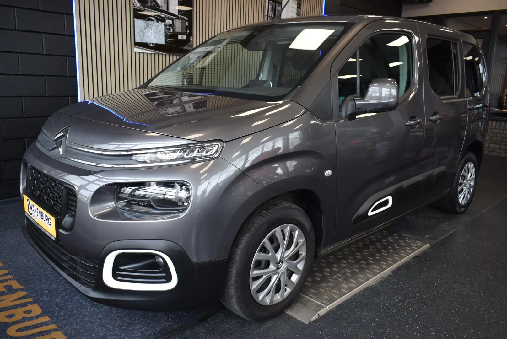 Citroen Berlingo 1.2 PureTech Feel Navi Airco  Km 38.200!! Gris - 1