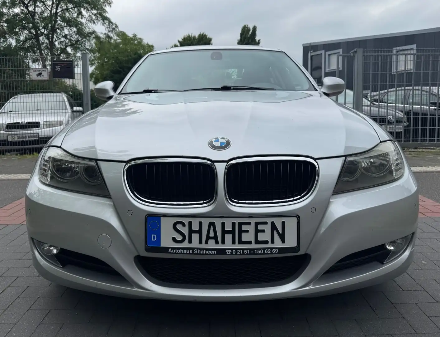BMW 318 Baureihe 3 Lim. 318d Argent - 2