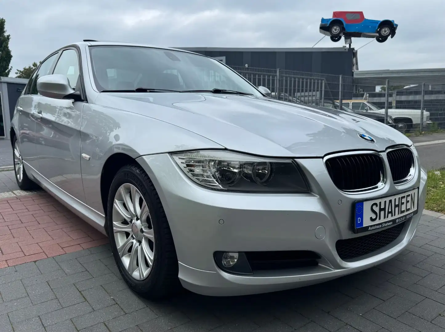 BMW 318 Baureihe 3 Lim. 318d Argent - 1