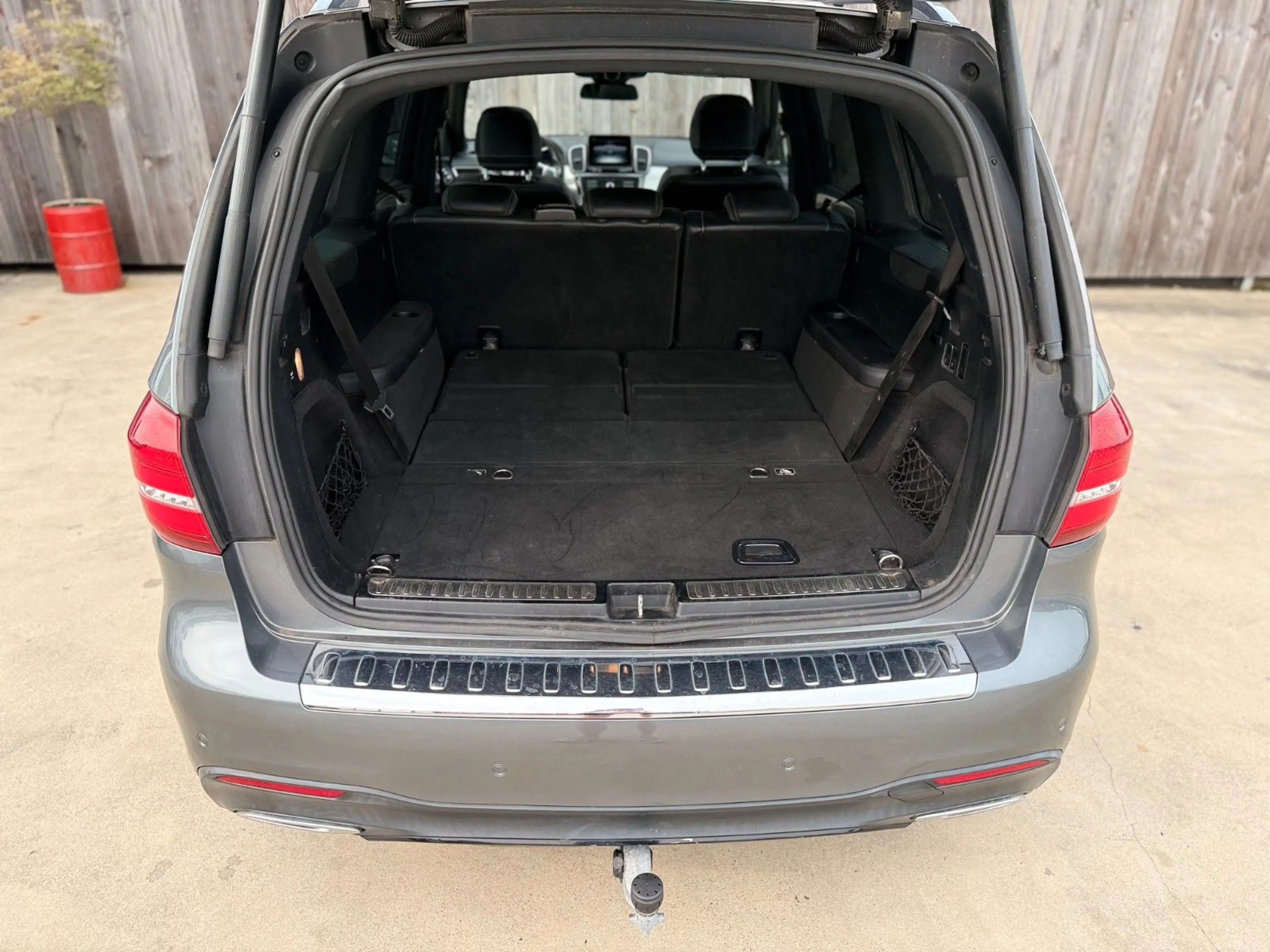 Mercedes-Benz GLS 350 d AMG Night 7-Sitzer Luftfederung 360° — photo 11