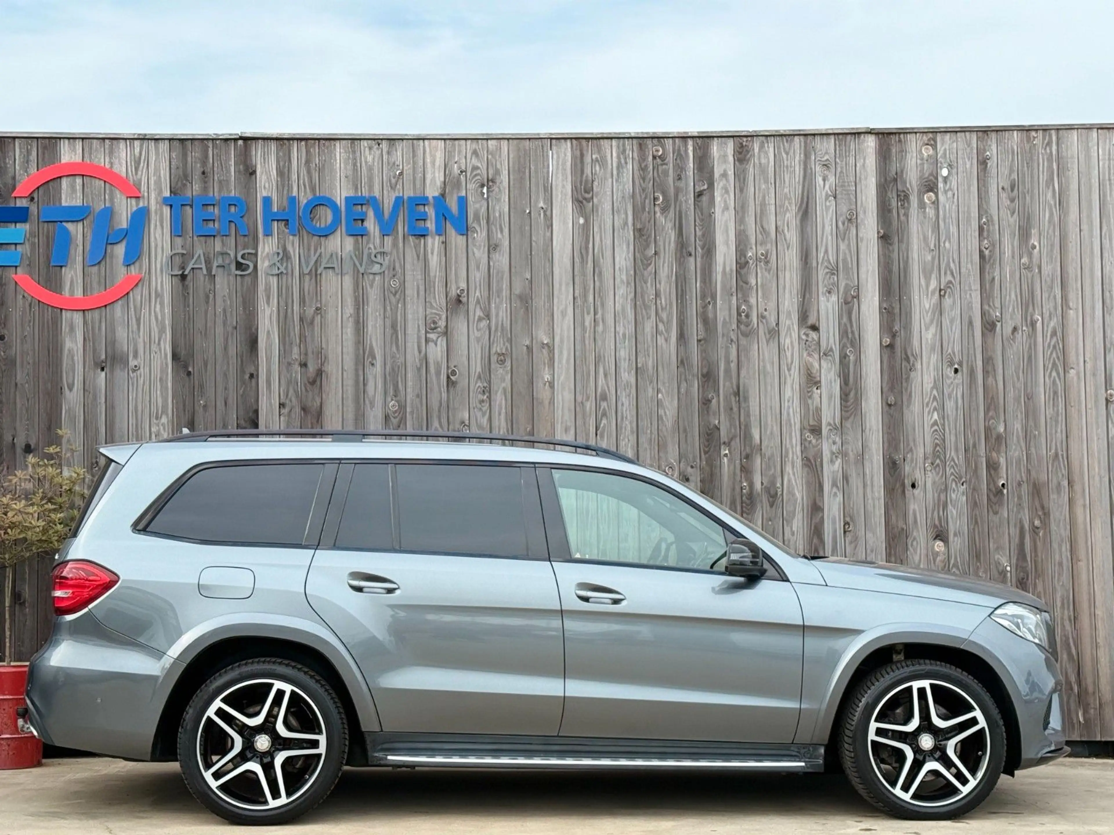 Mercedes-Benz GLS 350 d AMG Night 7-Sitzer Luftfederung 360° — photo 4
