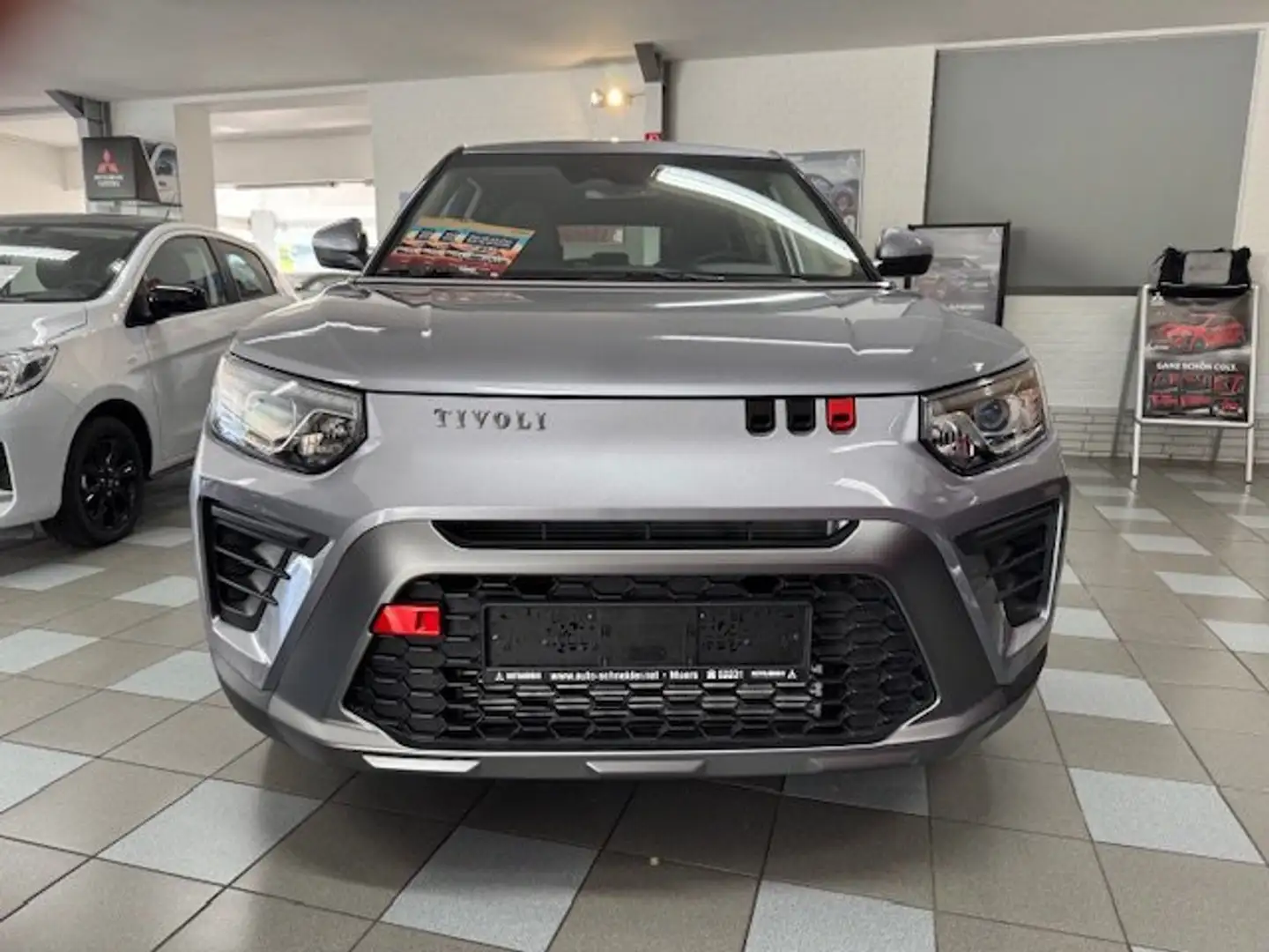 KGM Tivoli KGM Tivoli Sondermodell "Nomad" 2WD Gris - 1