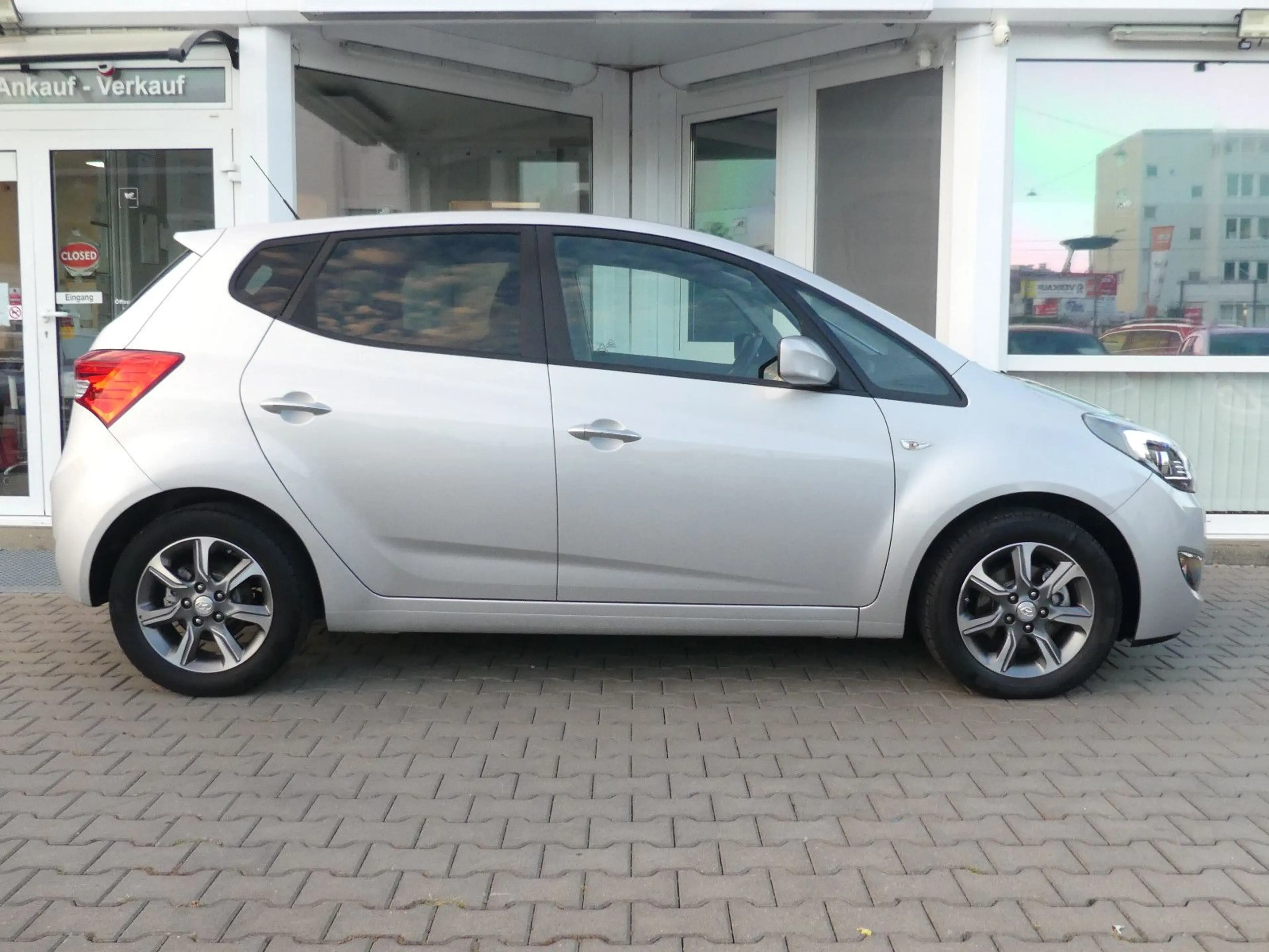 Hyundai iX20 Trend Automatik Bluethooth PDC Klima USB — photo 4
