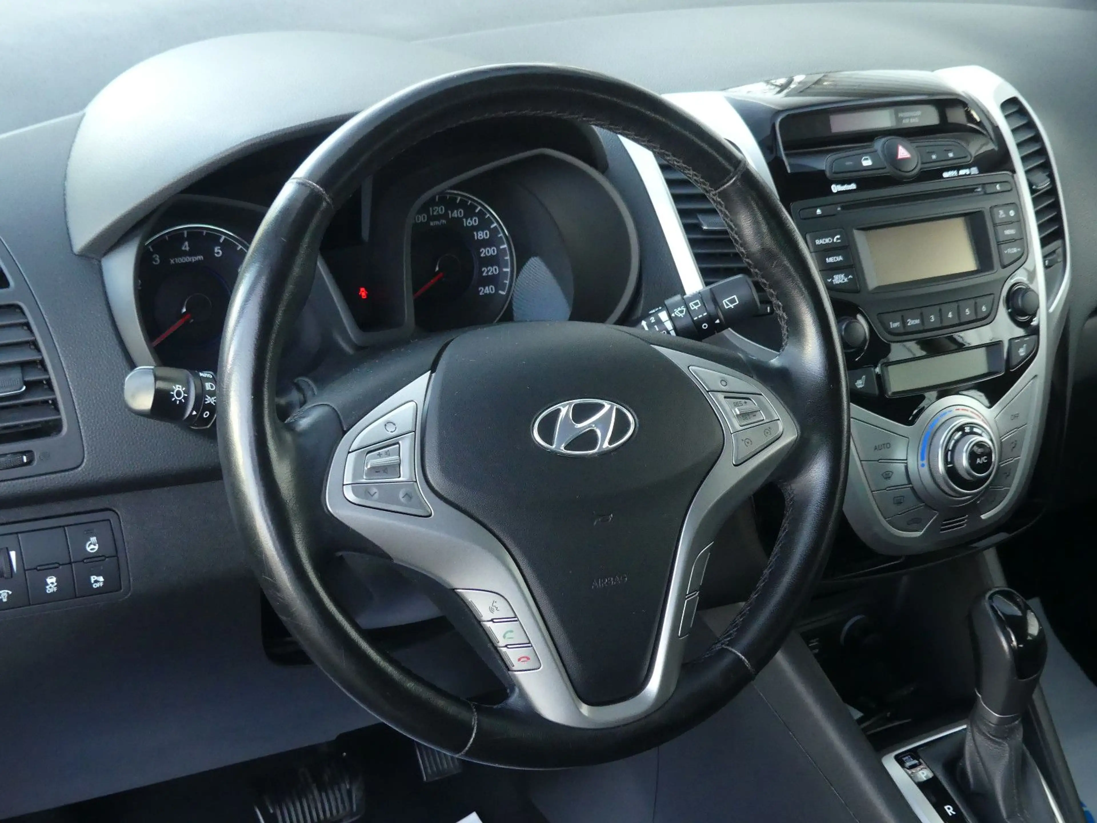 Hyundai iX20 Trend Automatik Bluethooth PDC Klima USB — photo 11