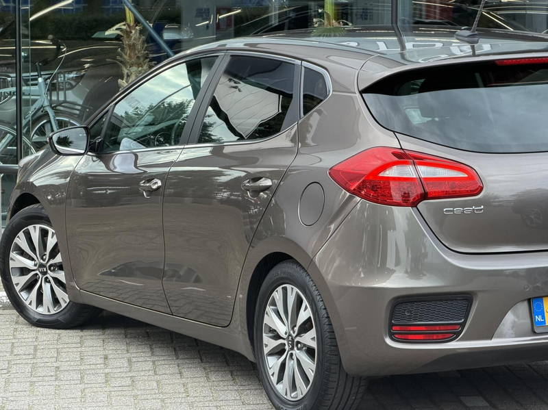 Kia Ceed / cee'd 1.6 GDI DynamicLine Automaat hb 2015 Luxe uitv — photo 12