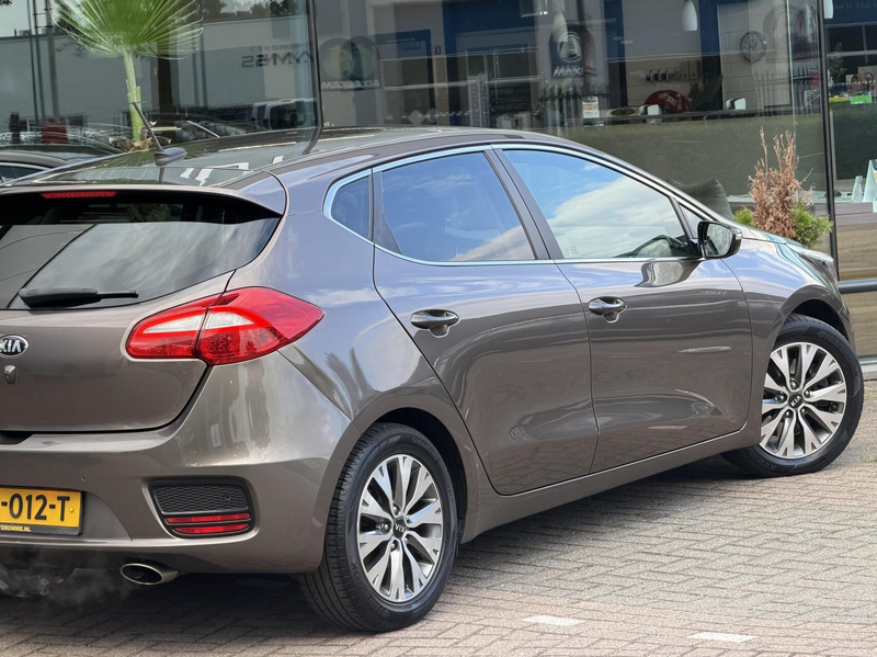 Kia Ceed / cee'd 1.6 GDI DynamicLine Automaat hb 2015 Luxe uitv — photo 13