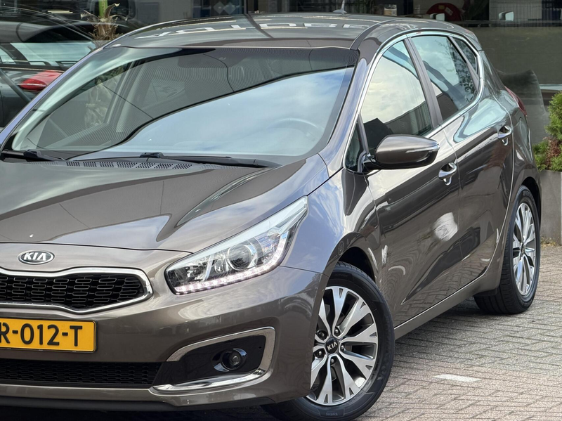 Kia Ceed / cee'd 1.6 GDI DynamicLine Automaat hb 2015 Luxe uitv — photo 17