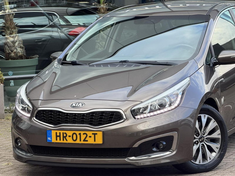 Kia Ceed / cee'd 1.6 GDI DynamicLine Automaat hb 2015 Luxe uitv — photo 19