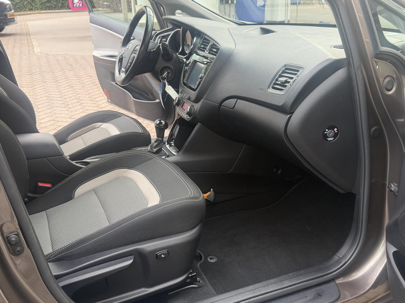 Kia Ceed / cee'd 1.6 GDI DynamicLine Automaat hb 2015 Luxe uitv — photo 20