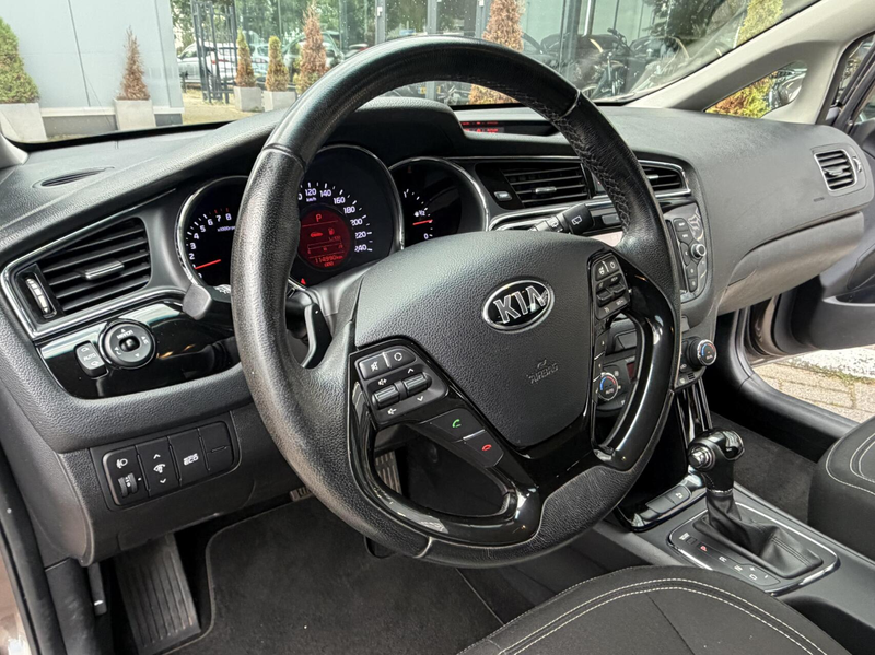 Kia Ceed / cee'd 1.6 GDI DynamicLine Automaat hb 2015 Luxe uitv — photo 30