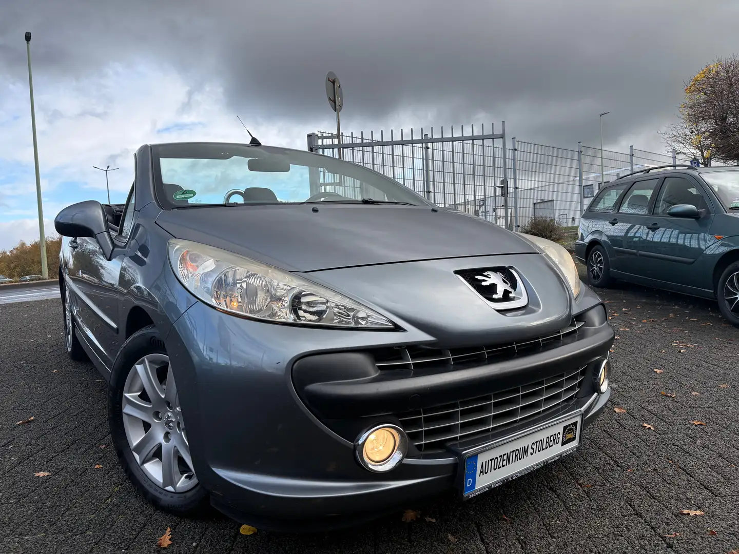 Peugeot 207 CC Cabrio-Coupe Sport Klima-AHK-Alus-Tüv Neu Gris - 2