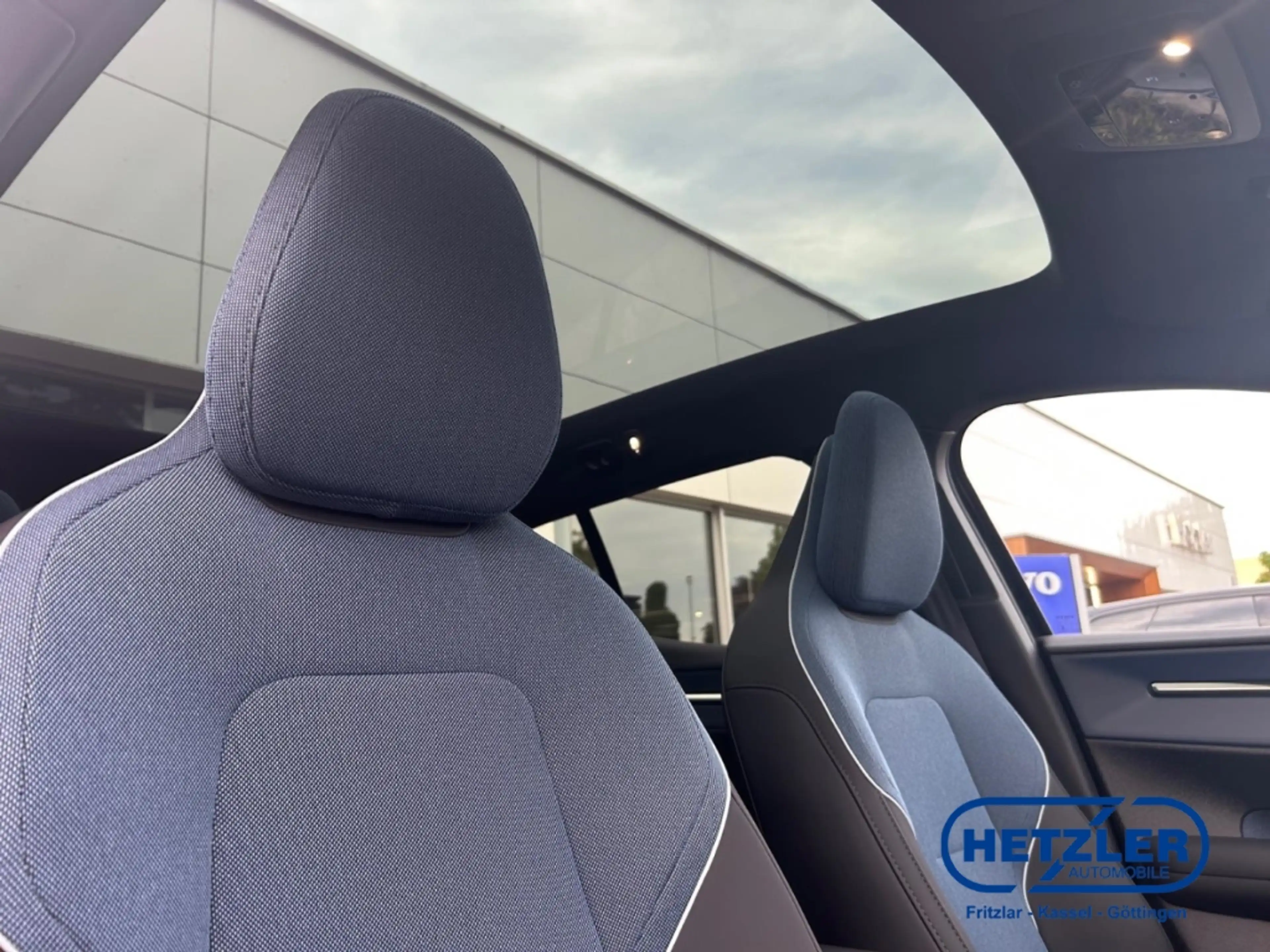 Volvo EX30 Single Extended Range RWD Ultra Panorama Memory Si — photo 15
