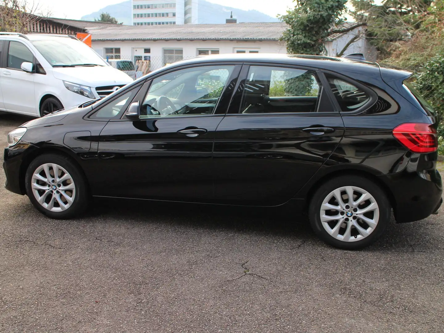 BMW 225 225xe Autom. Active Tour/KeylessCo/Leder/Navi/LED Schwarz - 2