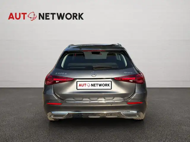 Mercedes-Benz C-Class view 6