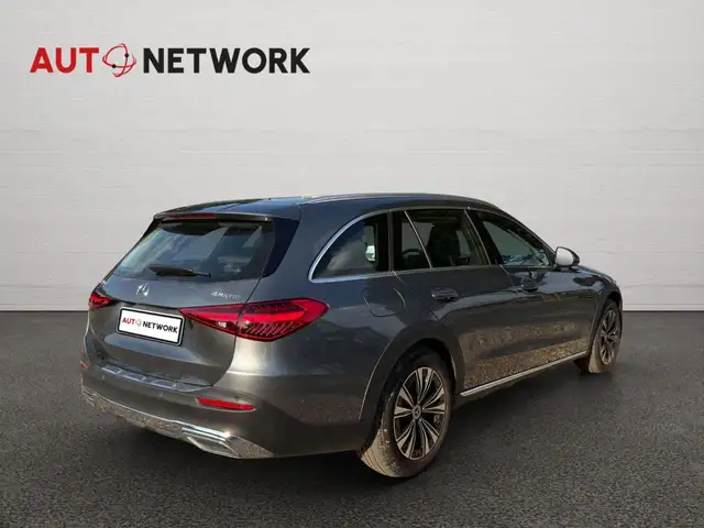 Mercedes-Benz C-Class view 4