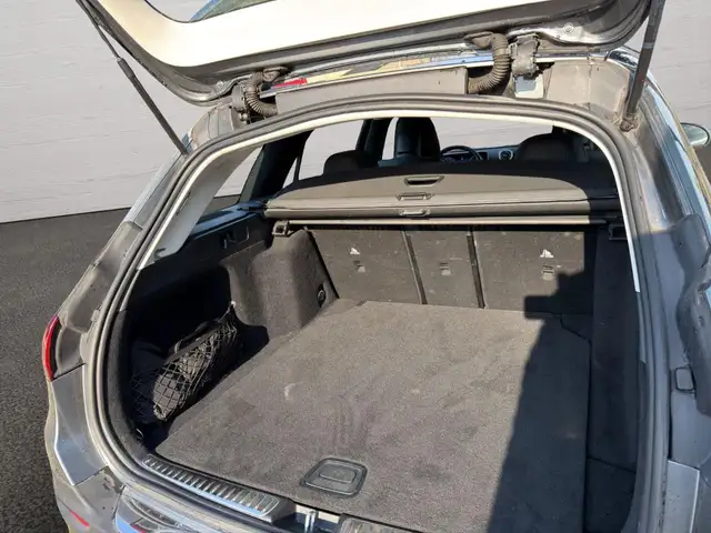 Mercedes-Benz C-Class view 12