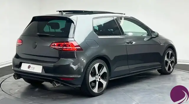 Volkswagen Golf view 5