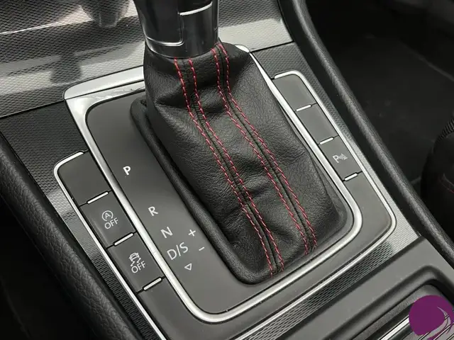 Volkswagen Golf view 17