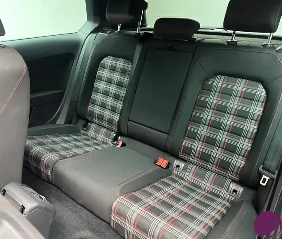 Volkswagen Golf view 9