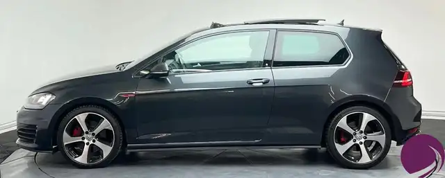 Volkswagen Golf view 3
