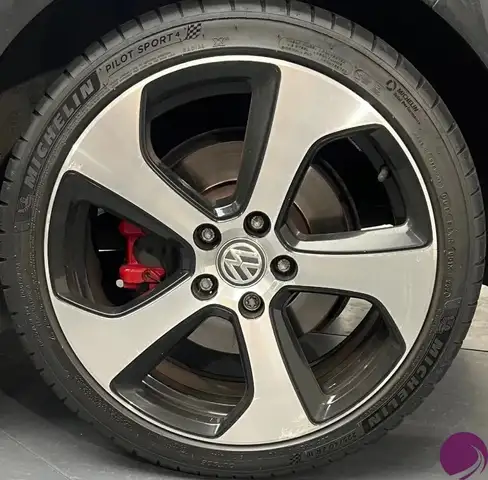 Volkswagen Golf view 21