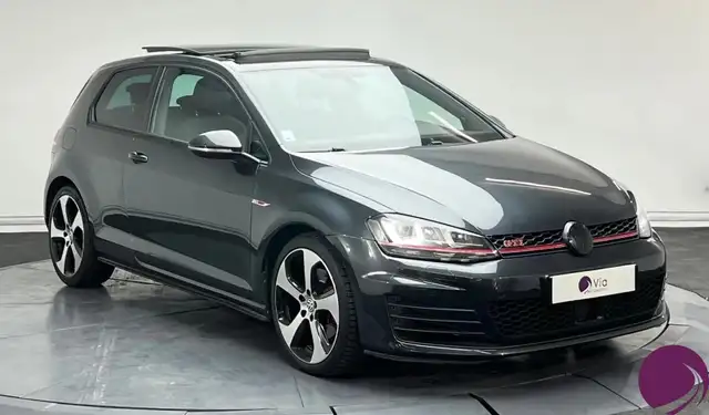 Volkswagen Golf view 2