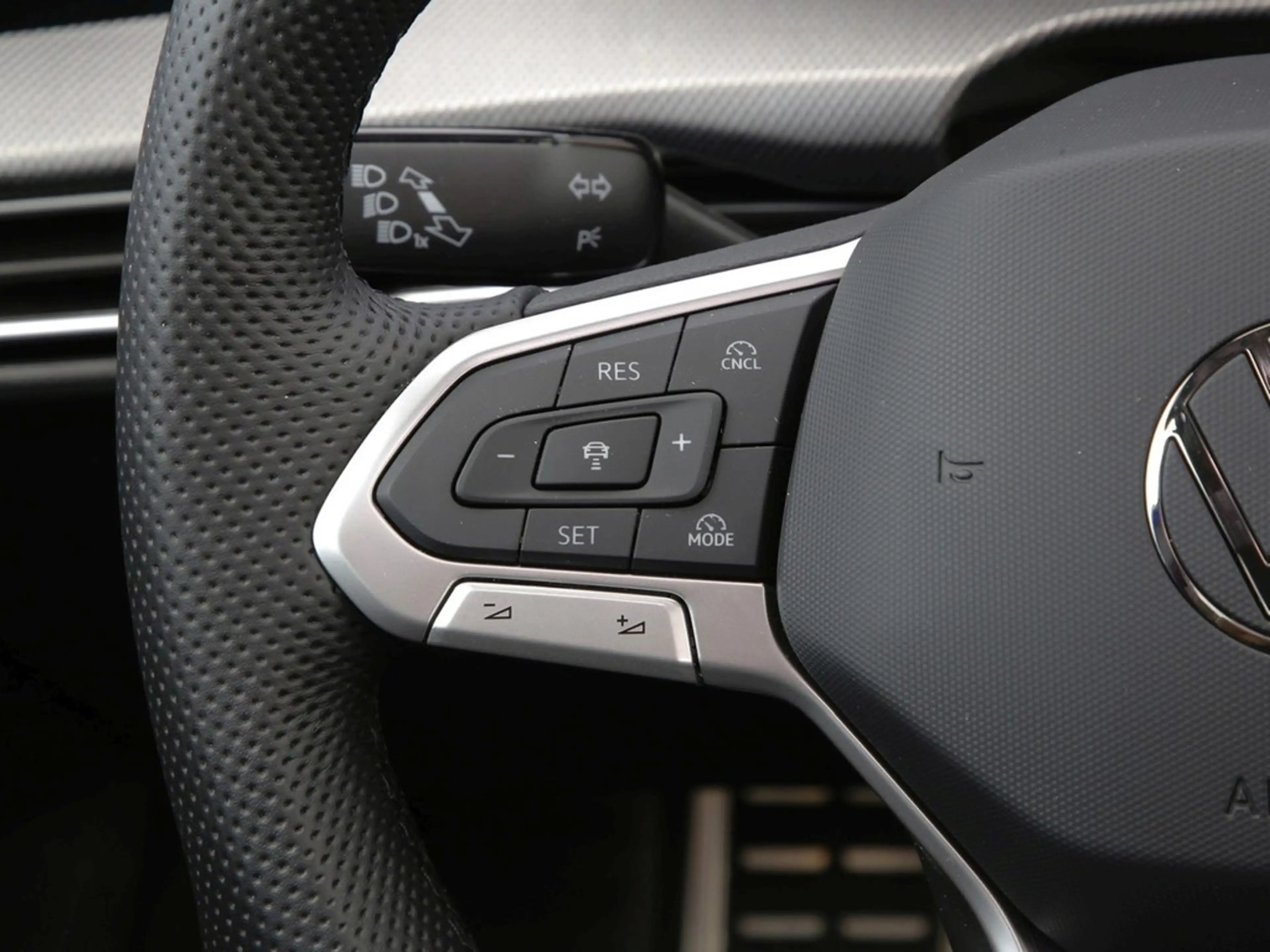 Volkswagen Golf VIII Lim.1.5 TSI Black Style R-Line 17" — photo 19