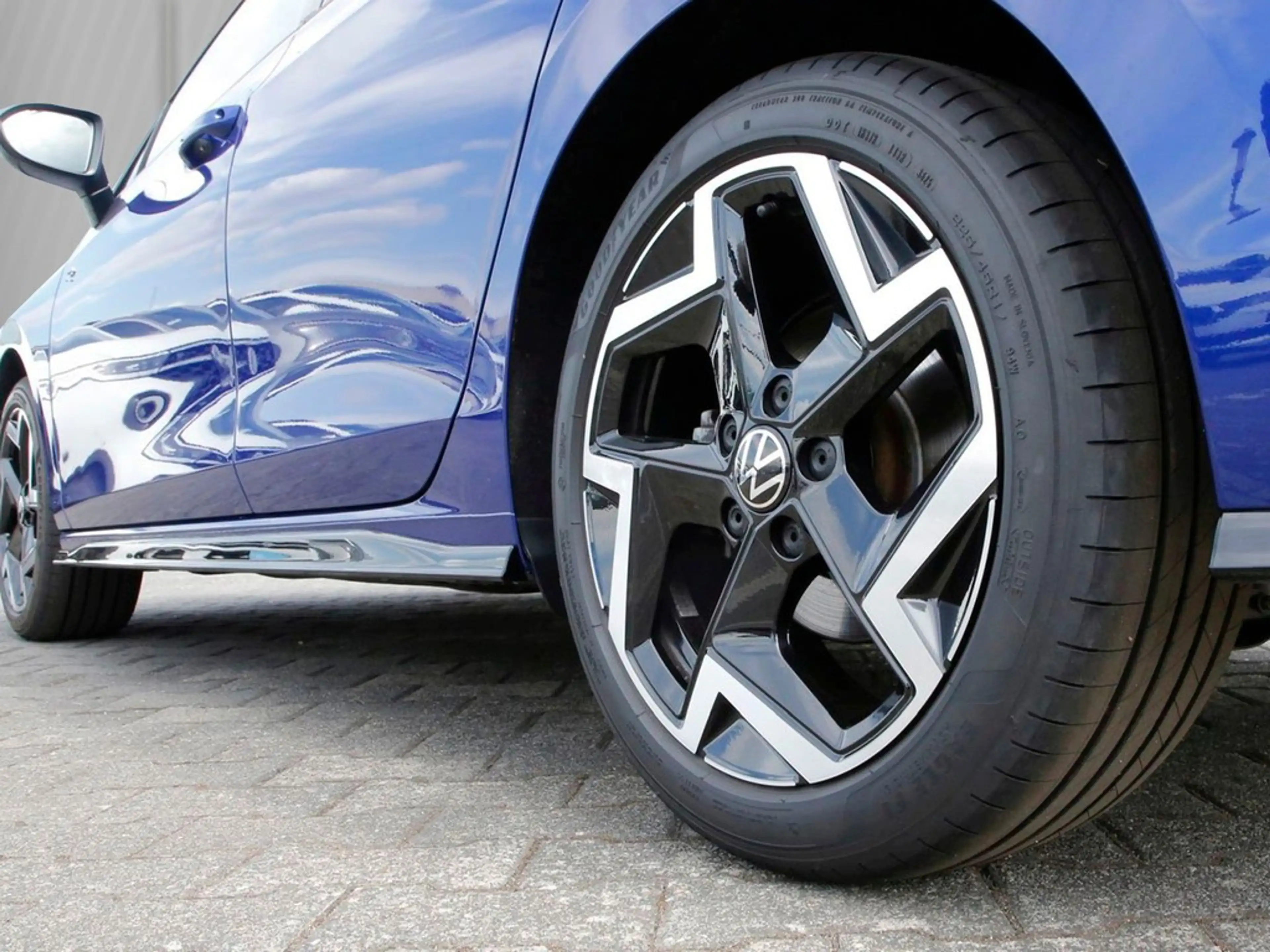 Volkswagen Golf VIII Lim.1.5 TSI Black Style R-Line 17" — photo 6