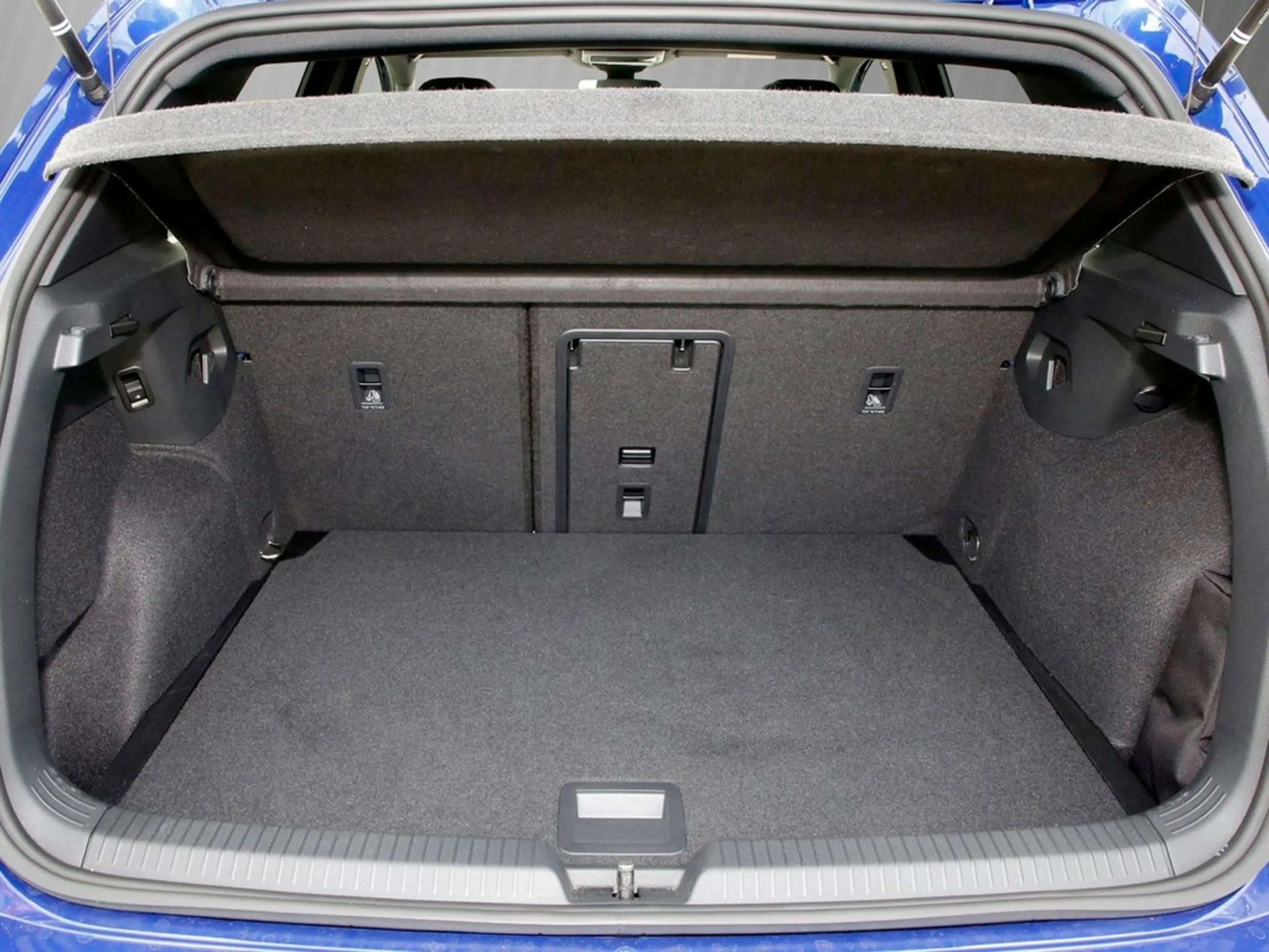 Volkswagen Golf VIII Lim.1.5 TSI Black Style R-Line 17" — photo 7