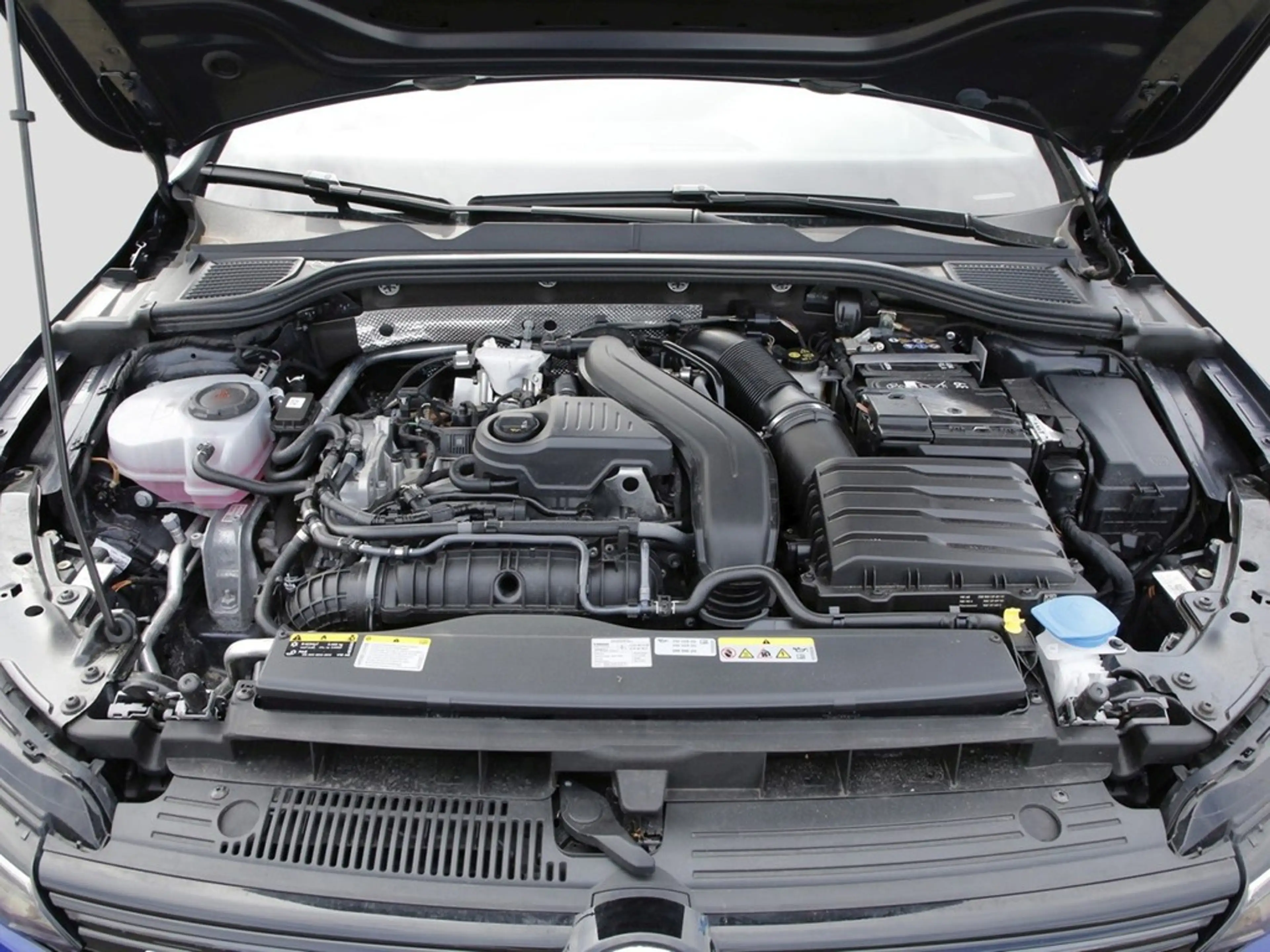 Volkswagen Golf VIII Lim.1.5 TSI Black Style R-Line 17" — photo 8