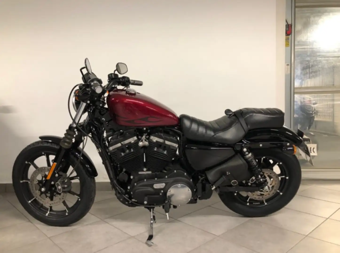 Harley-Davidson 883 Iron CUSTOM Rosso - 2