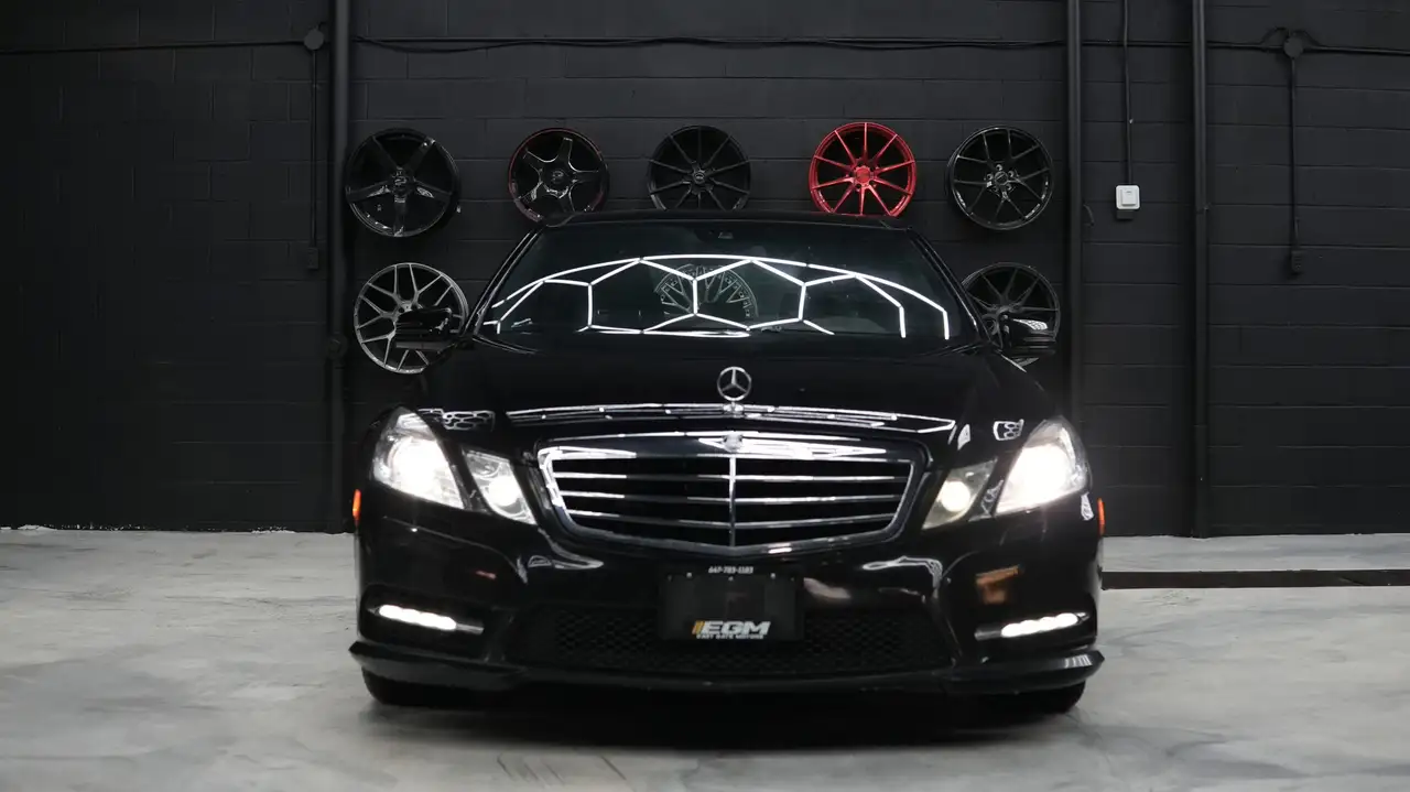 Mercedes-Benz E-Class снимка Mercedes-Benz E-Class