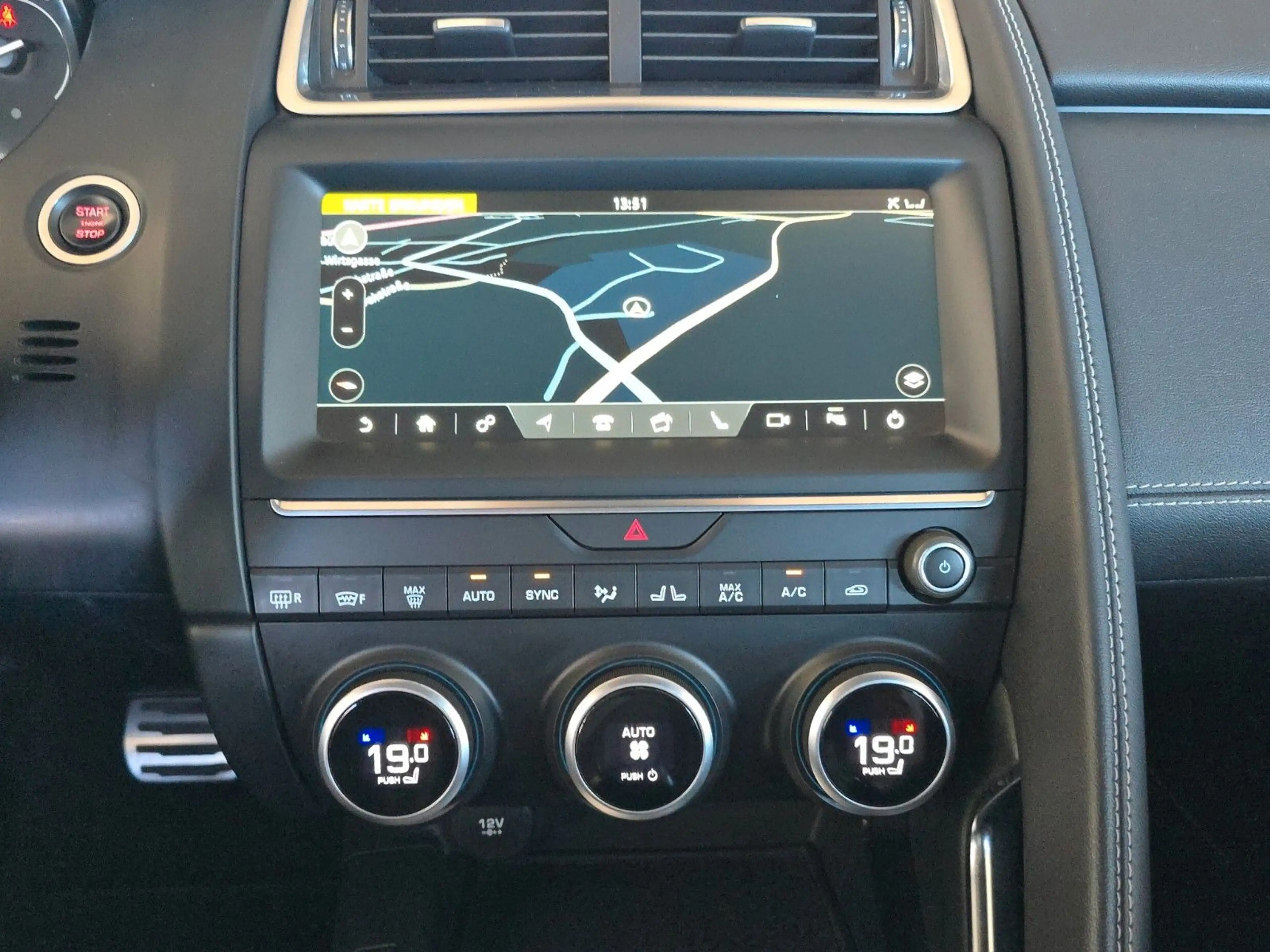 Jaguar E-Pace E-PACE R-Dynamic S AWD * — photo 15