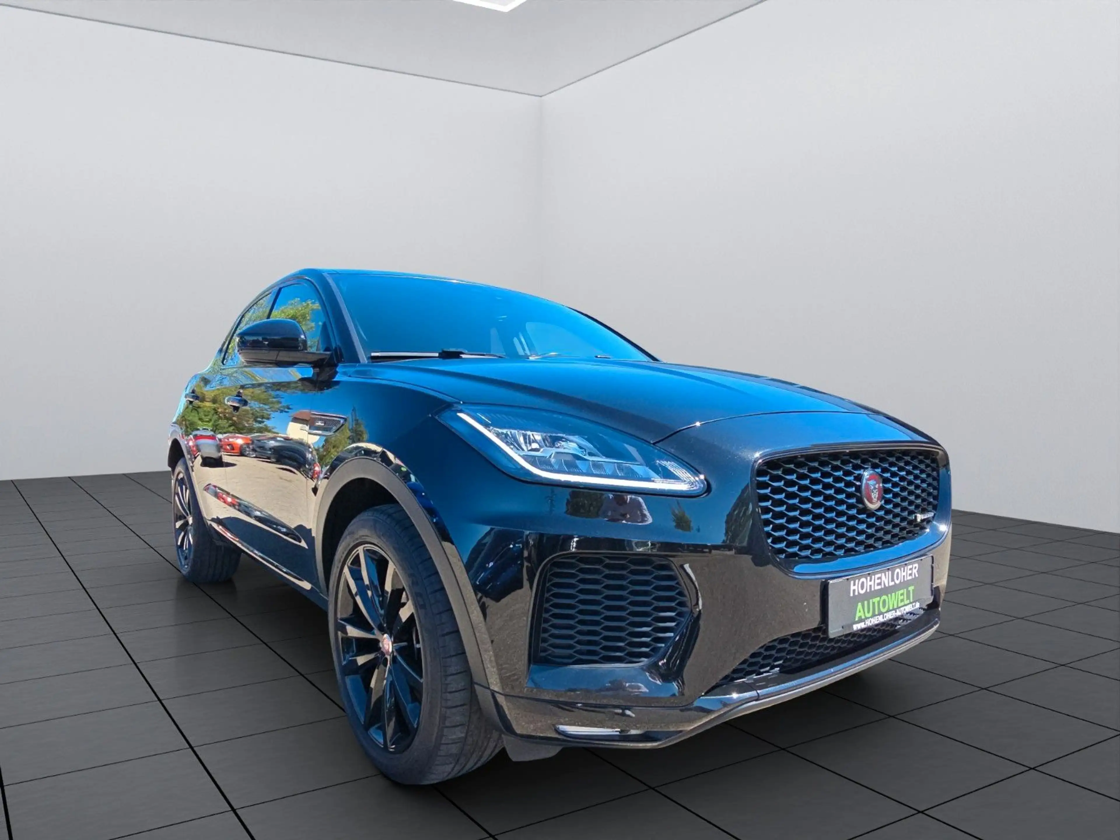 Jaguar E-Pace E-PACE R-Dynamic S AWD * — photo 9