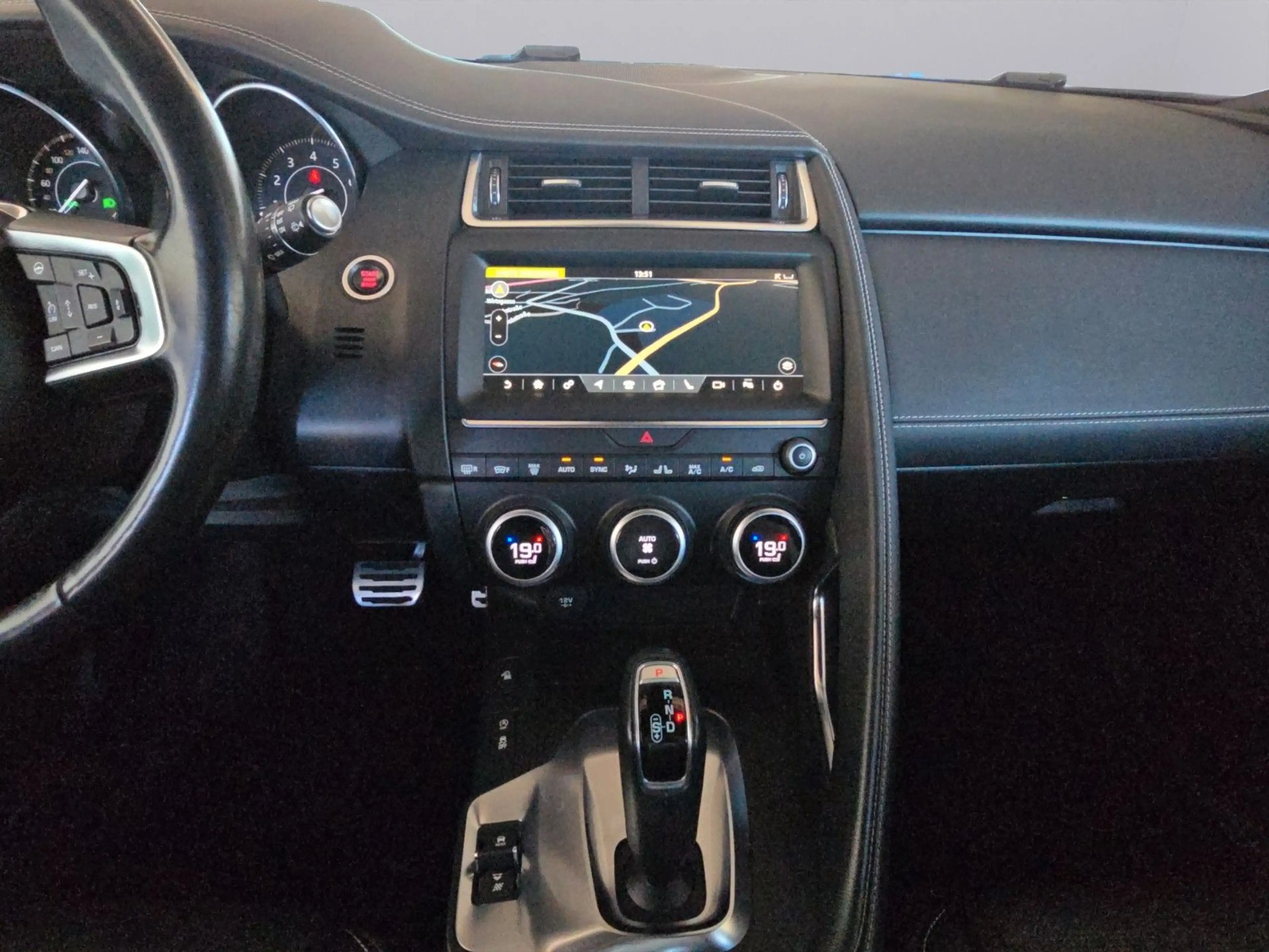 Jaguar E-Pace E-PACE R-Dynamic S AWD * — photo 14