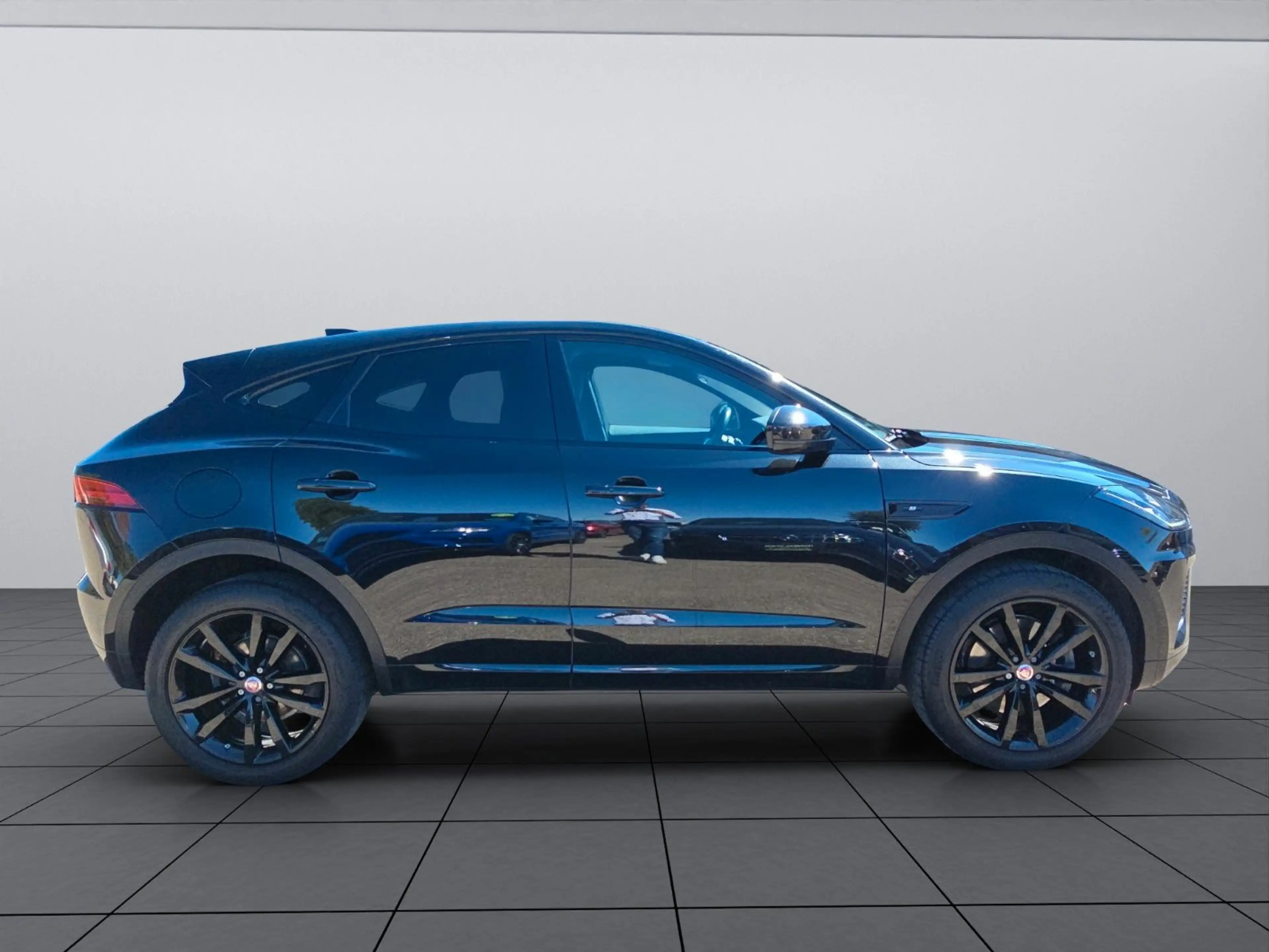 Jaguar E-Pace E-PACE R-Dynamic S AWD * — photo 8