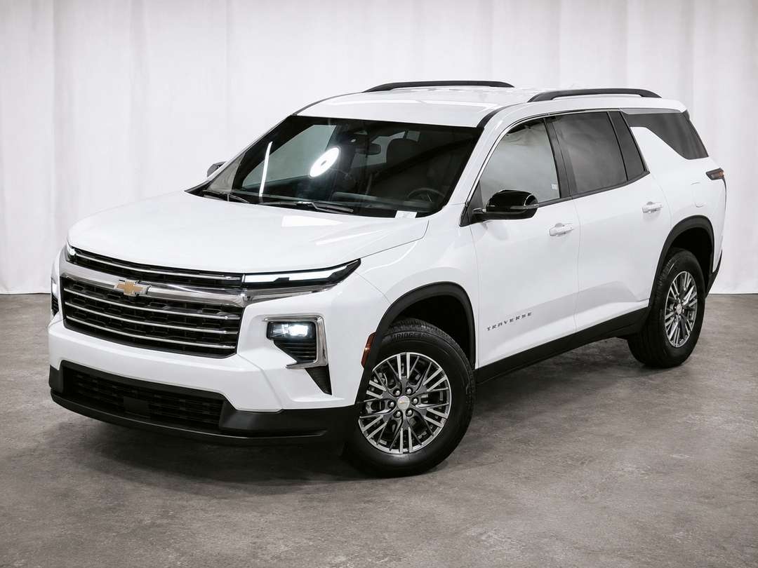 2026 Chevrolet Traverse LT — photo 3
