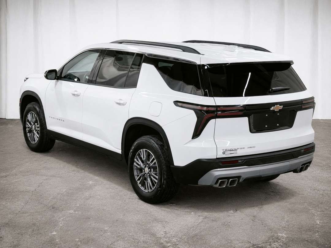 2026 Chevrolet Traverse LT — photo 4