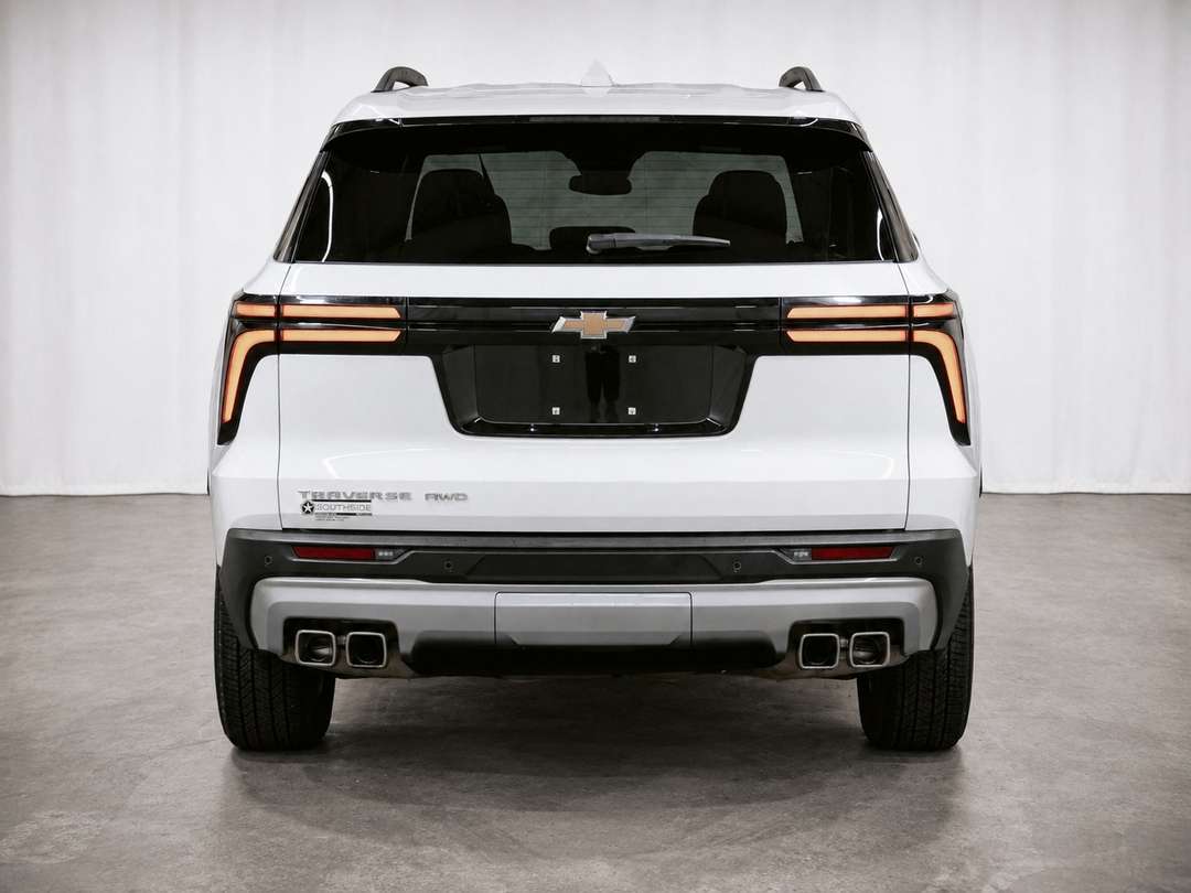 2026 Chevrolet Traverse LT — photo 5