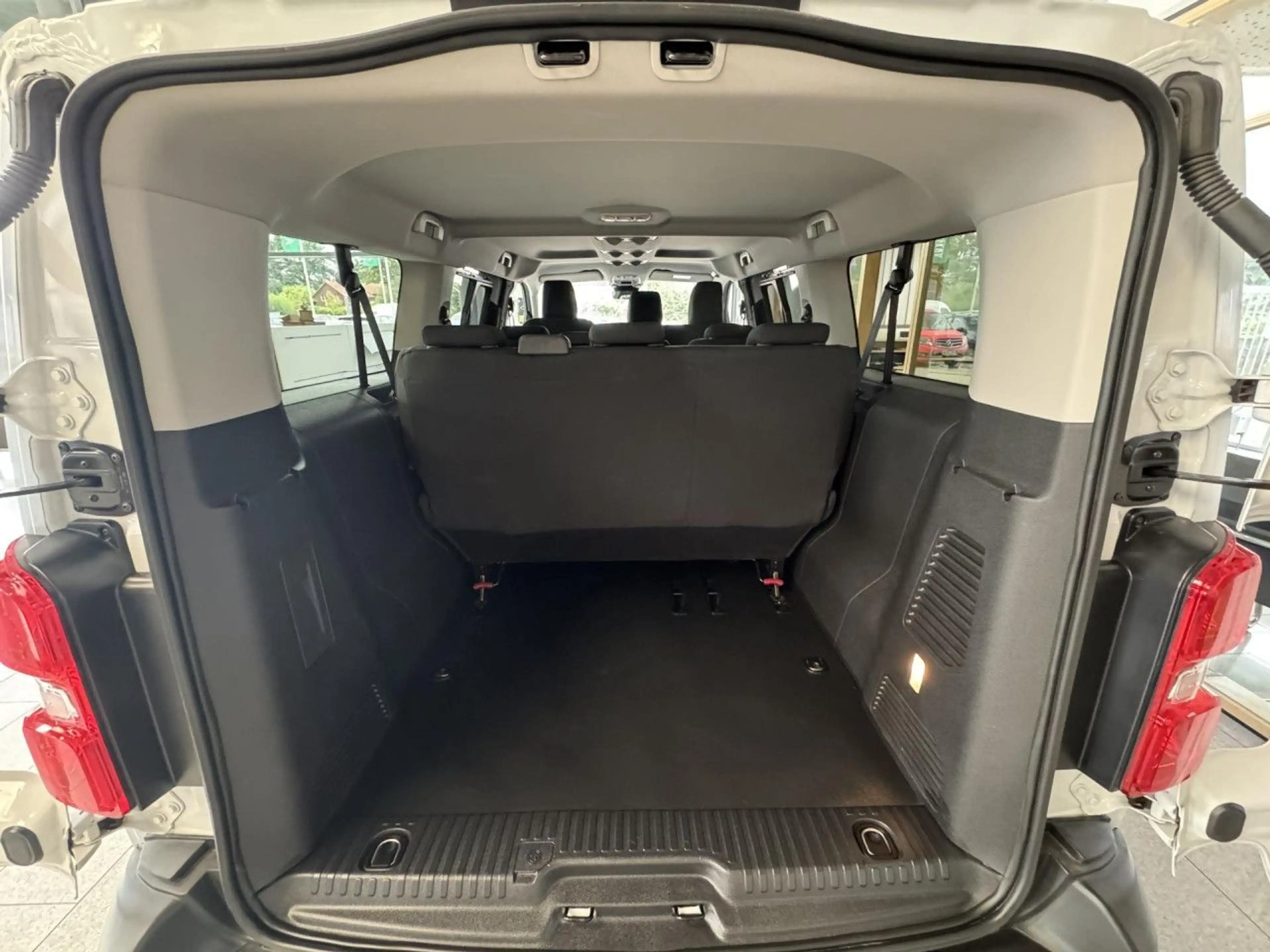 Peugeot Expert e- L3 (75kWh), 9-Sitzer, CCS, Kamera! Navi — photo 9