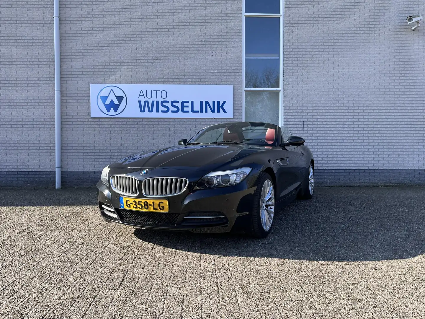 BMW Z4 Roadster sDrive23i crna - 1