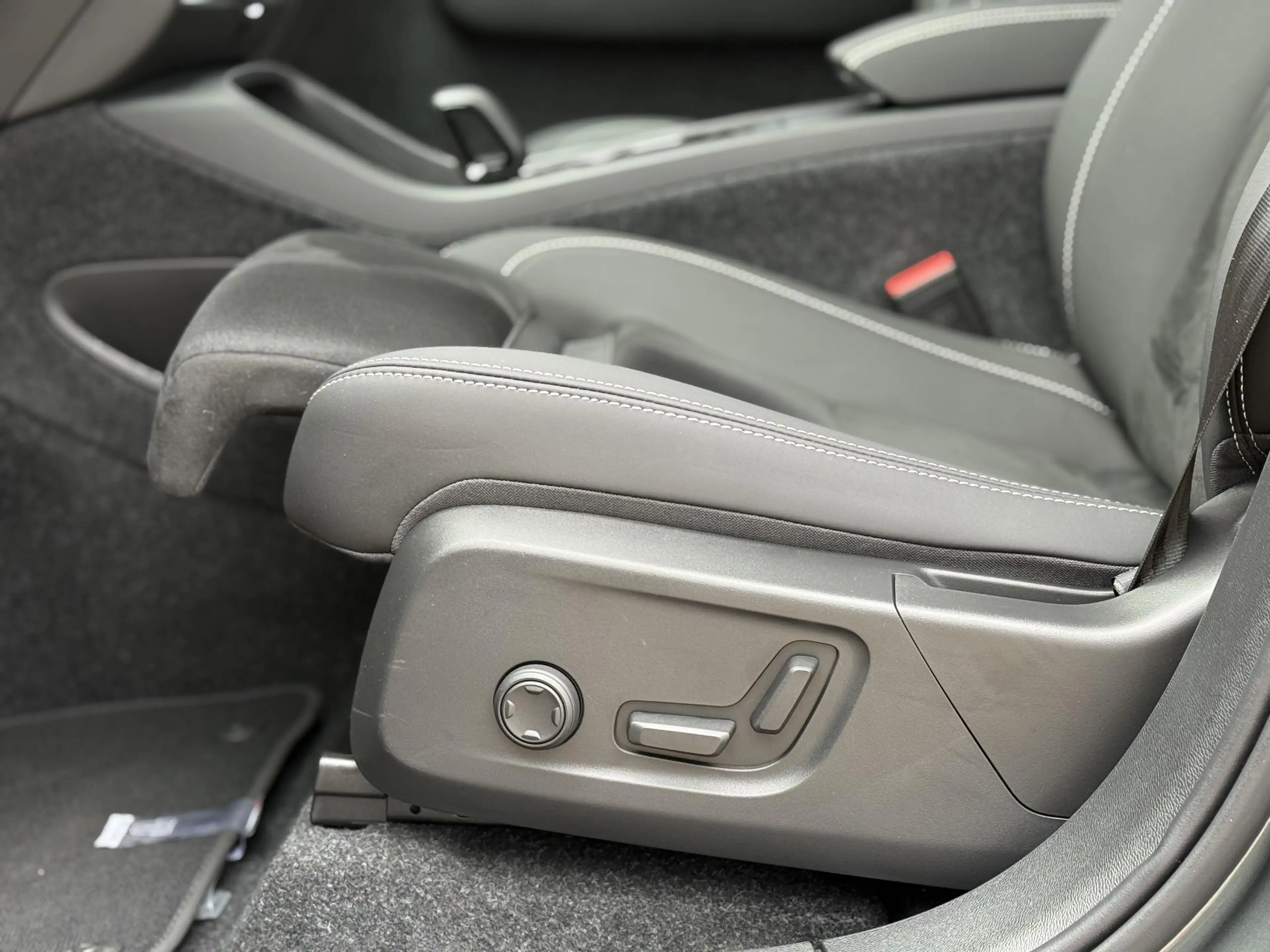 Volvo EX40 Single Motor Extended Range Ultra 82 kWh | SOH:100 — photo 13