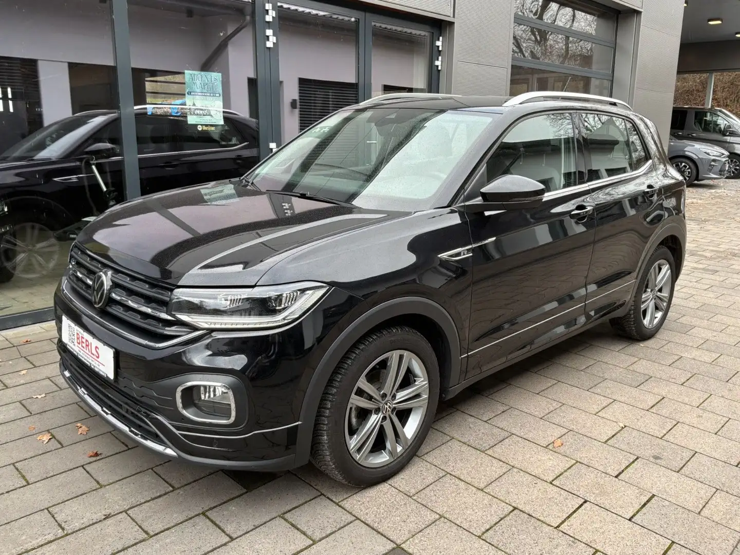 Volkswagen T-Cross 1,0 TSI DSG R-Line Zwart - 2