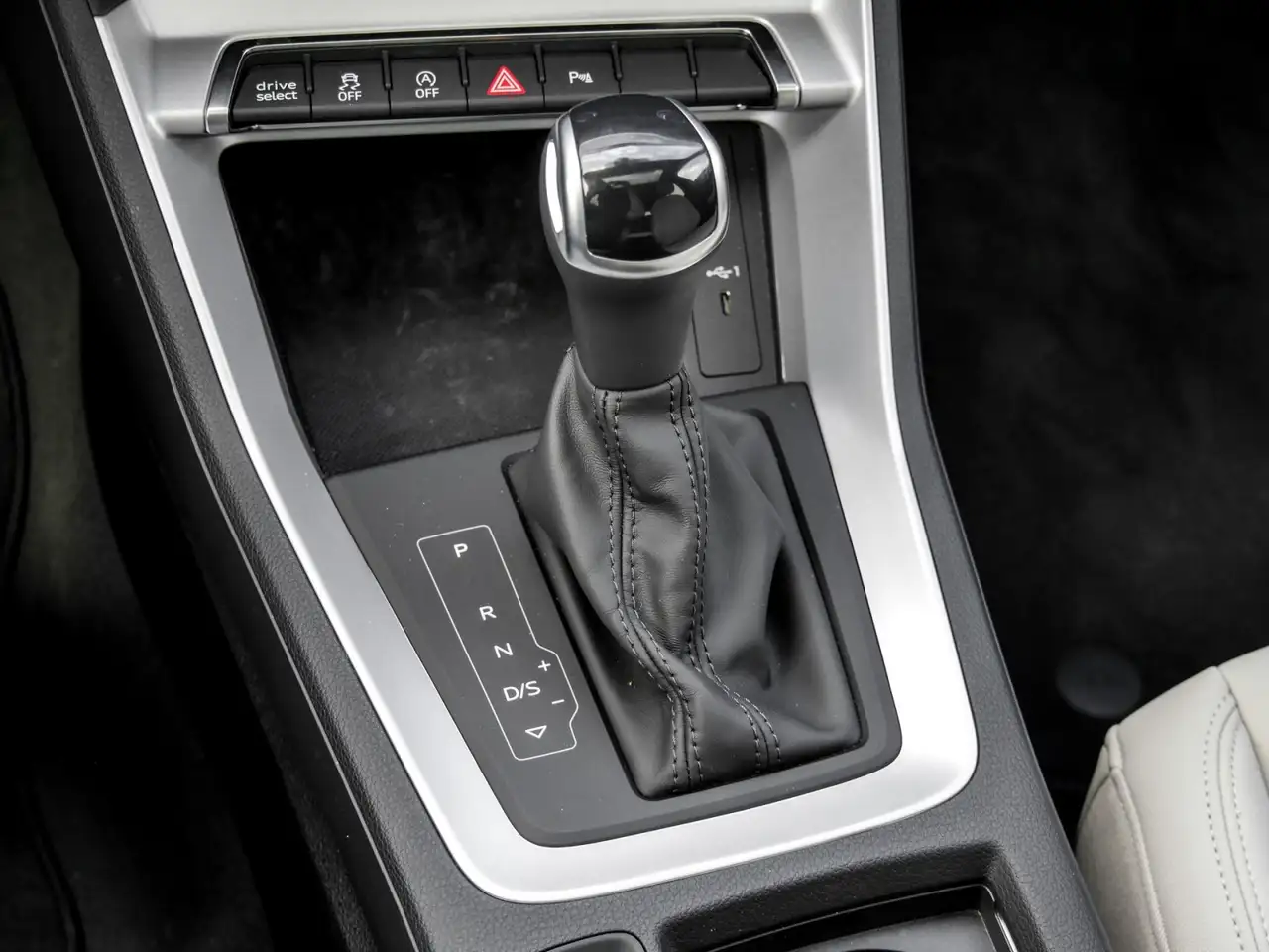 Audi Q3 Sportback 35 S LINE BLACKPAK PANO AHK LM19 10