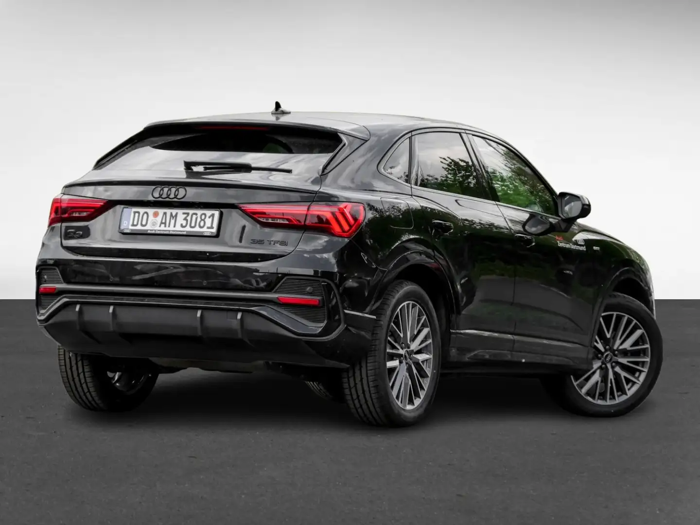 Audi Q3 Sportback 35 S LINE BLACKPAK PANO AHK LM19 Schwarz - 2